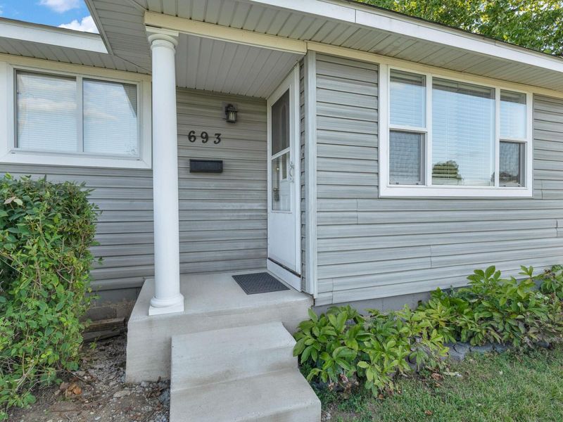 693 Maurine Drive , Columbus, OH 43228 Photo 2