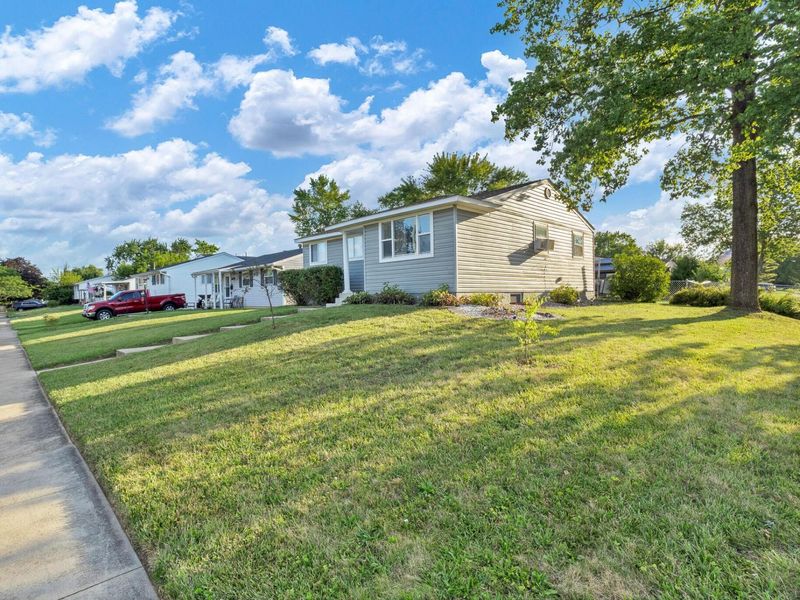 693 Maurine Drive , Columbus, OH 43228 Photo 4