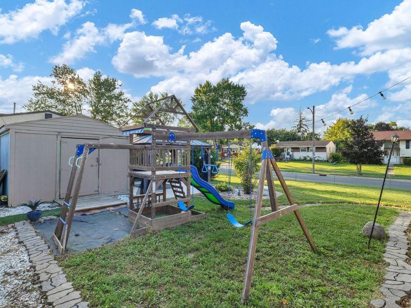 693 Maurine Drive , Columbus, OH 43228 Photo 6