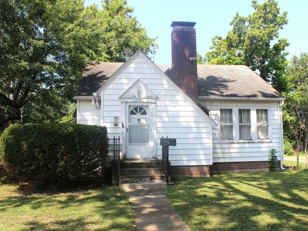 201 N College Street , Salem, IL 62881