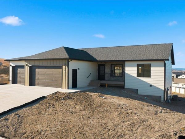 4818 MONDAVI DR, Rapid City, SD 57703