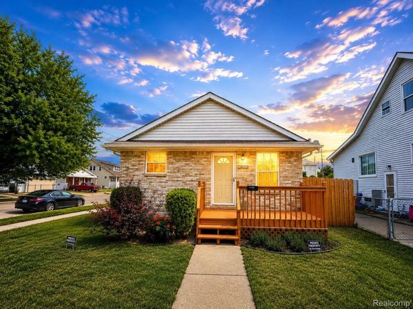 17640 Roseville Boulevard, Roseville, Mi 48066