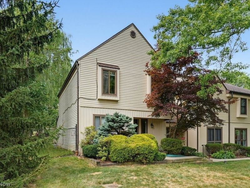 1000 Som Center Rd , Unit E-5, Mayfield Village, OH 44143 Photo 3