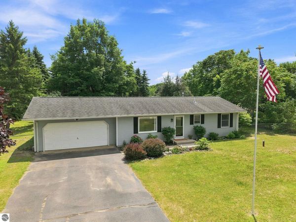 6075 Beverly Drive, Traverse City, MI 49684