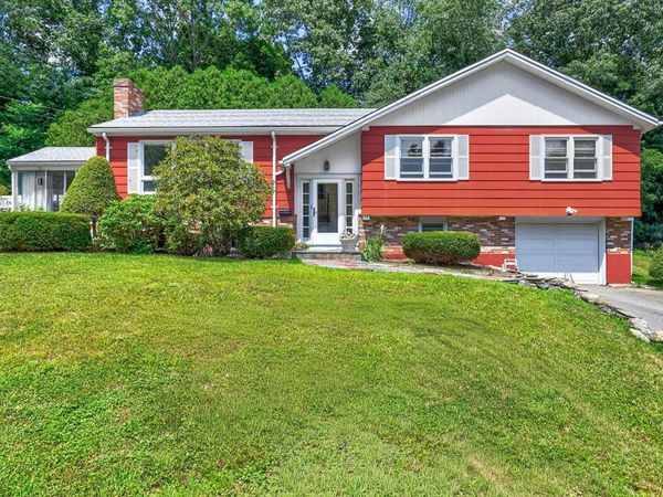 15 Norman Place, Leominster, MA 01453