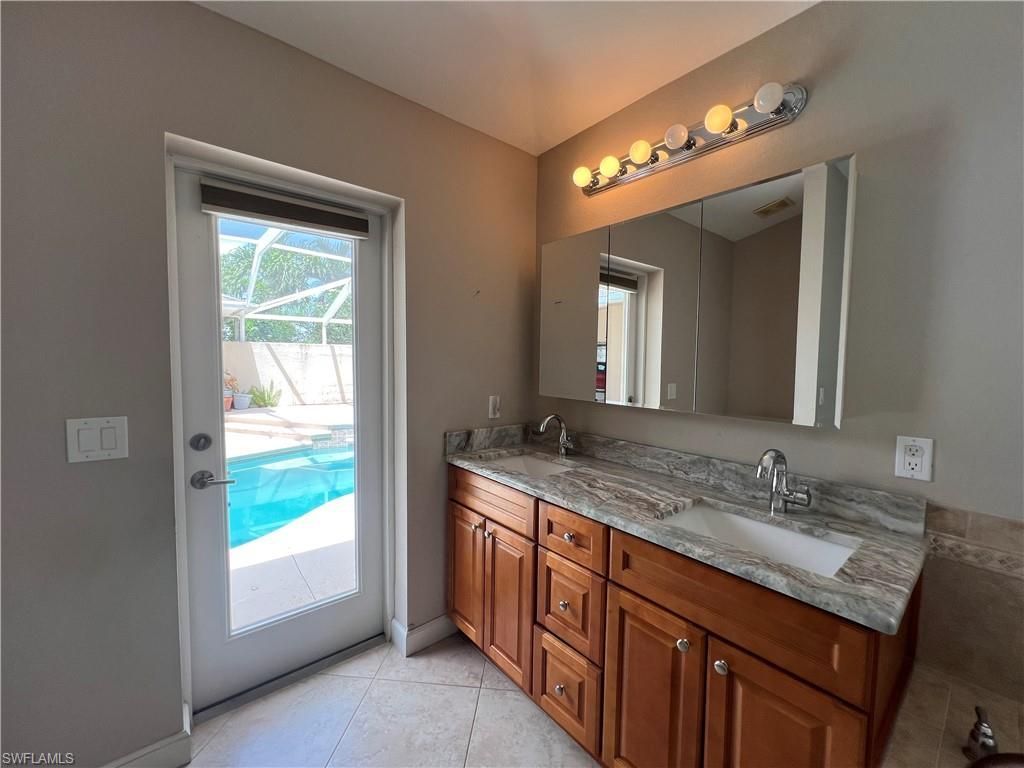 932 SW 4th Ave, Cape Coral, FL 33991 Photo