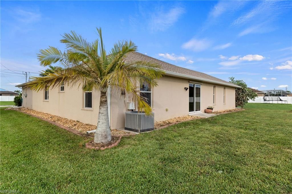 932 SW 4th Ave, Cape Coral, FL 33991 Photo