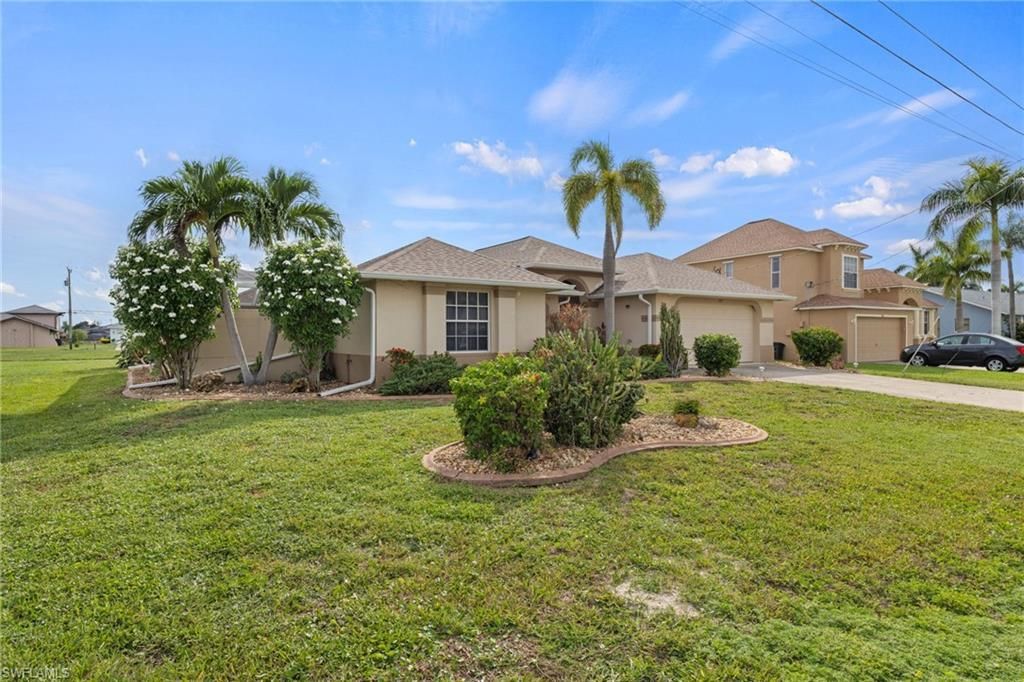 932 SW 4th Ave, Cape Coral, FL 33991 Photo