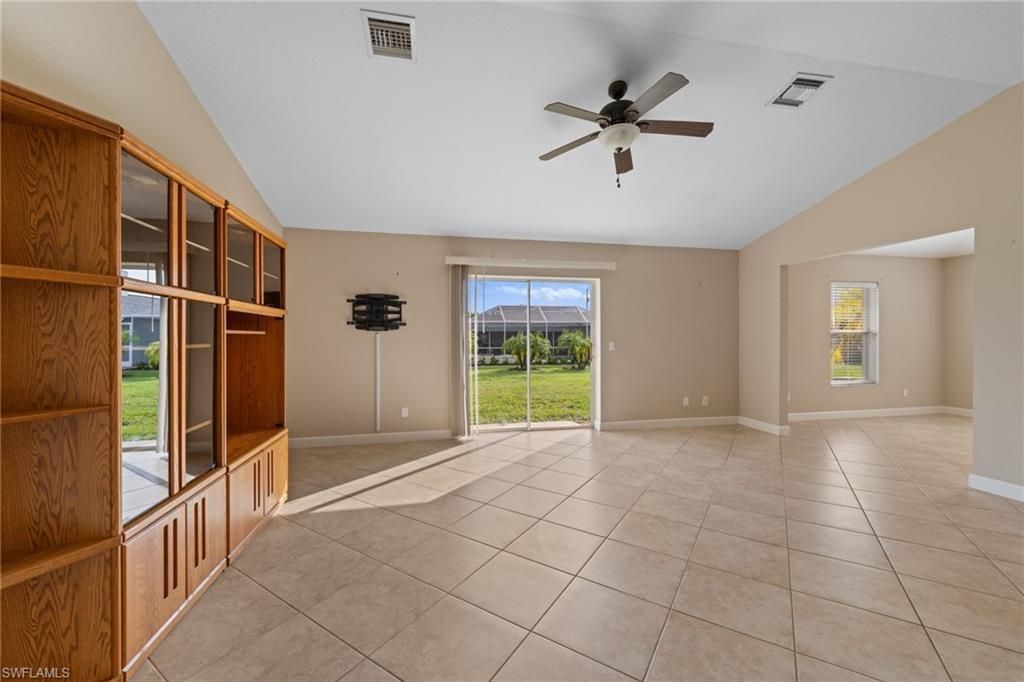 932 SW 4th Ave, Cape Coral, FL 33991 Photo