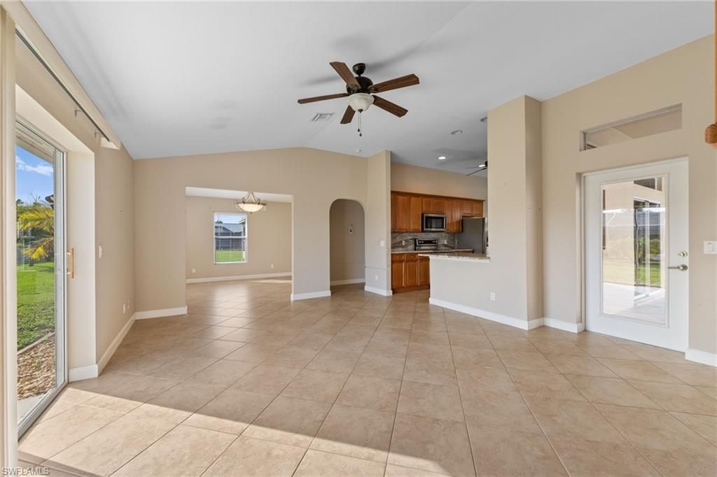 932 SW 4th Ave, Cape Coral, FL 33991 Photo