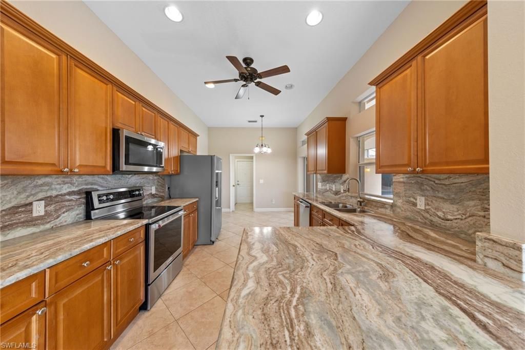 932 SW 4th Ave, Cape Coral, FL 33991 Photo