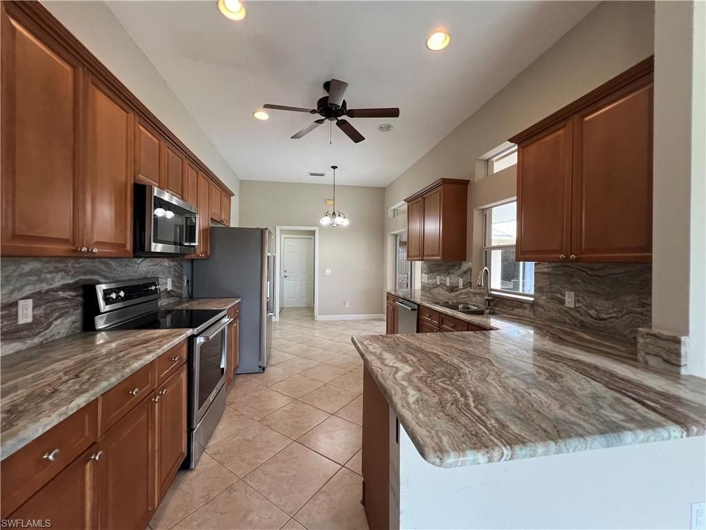 932 SW 4th Ave, Cape Coral, FL 33991 Photo