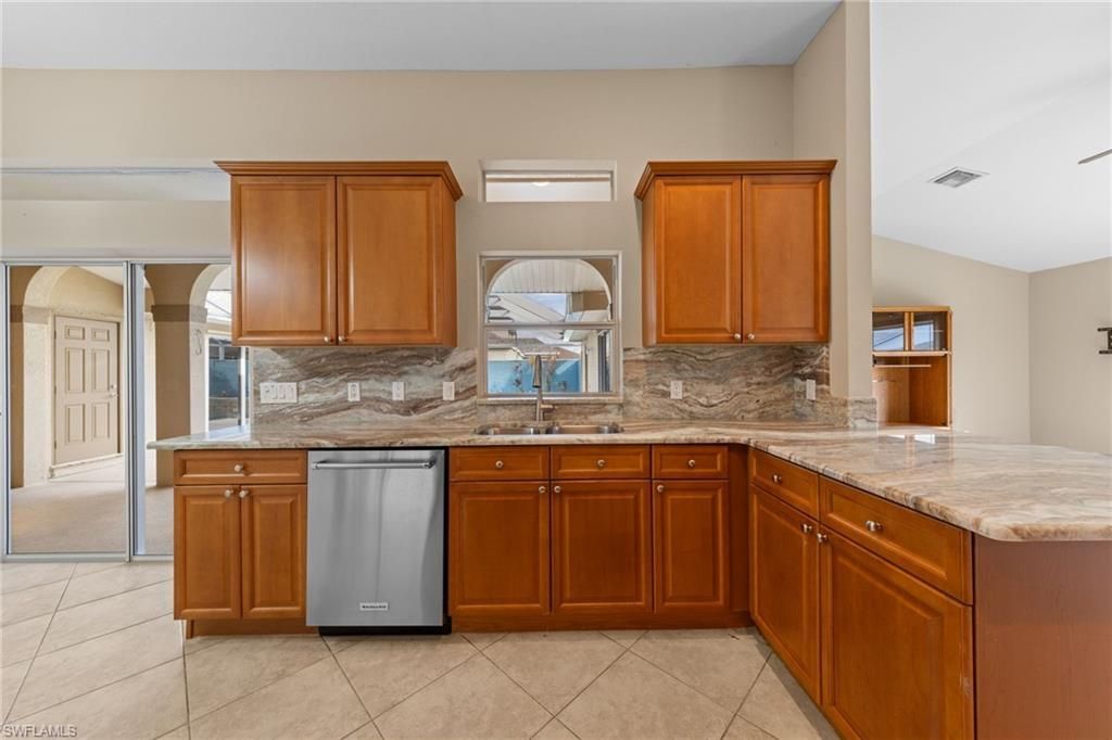 932 SW 4th Ave, Cape Coral, FL 33991 Photo