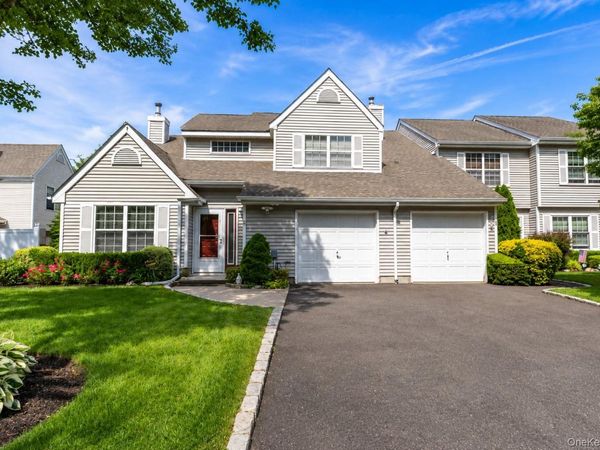65 Mystic Circle , Bay Shore, NY 11706
