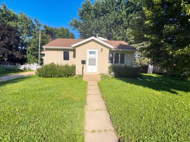 816 S Broadway Street , Spring Valley, MN 55975