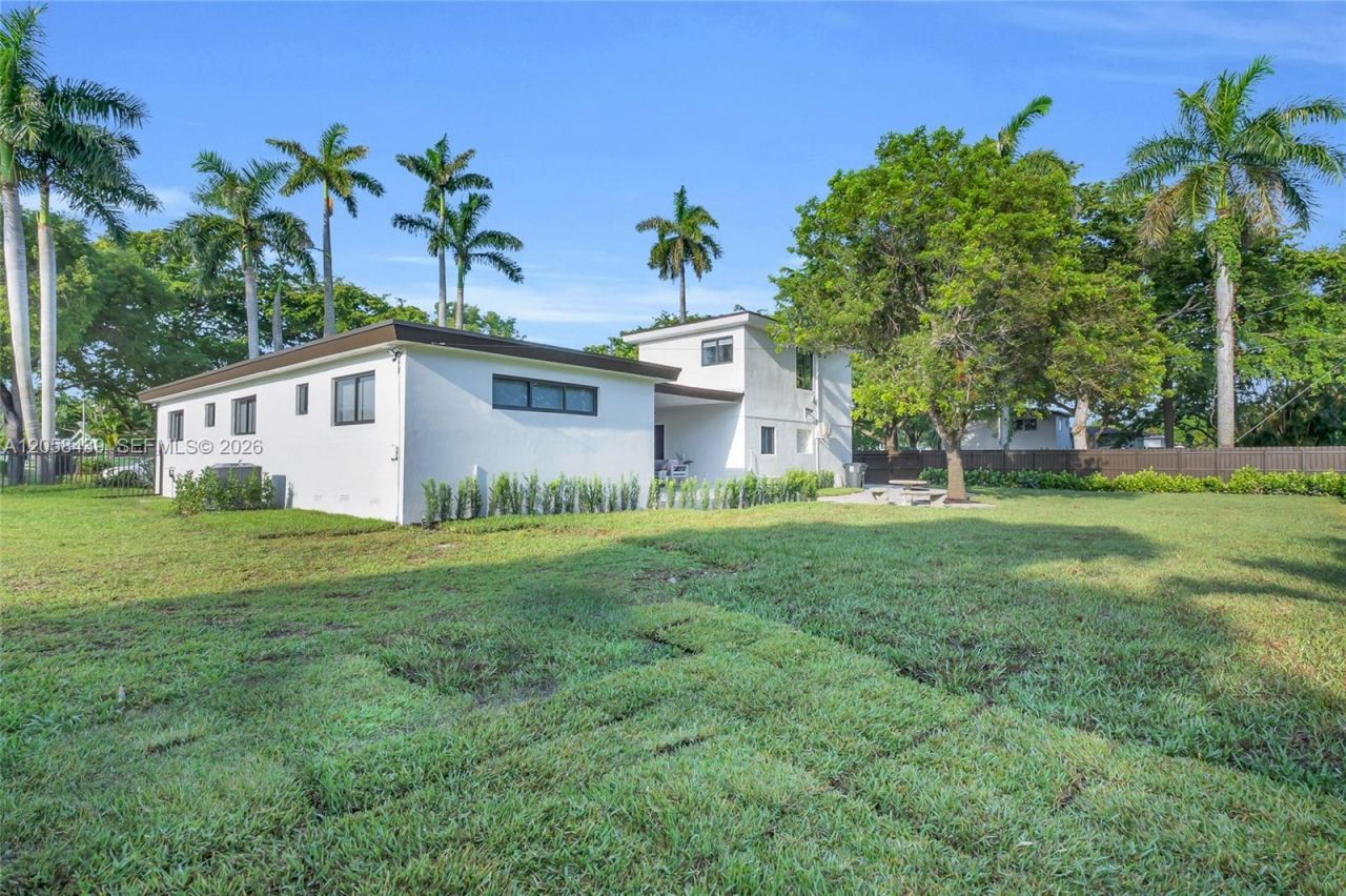 205 NE 123rd St , North Miami, FL 33161 Photo
