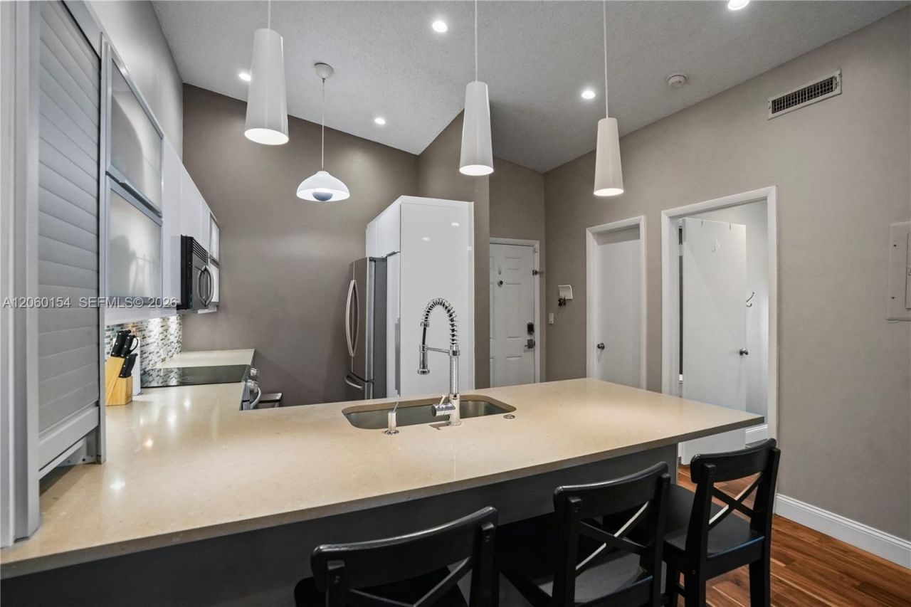 4910 NW 102nd Ave , Unit 203-8, Doral, FL 33178 Photo
