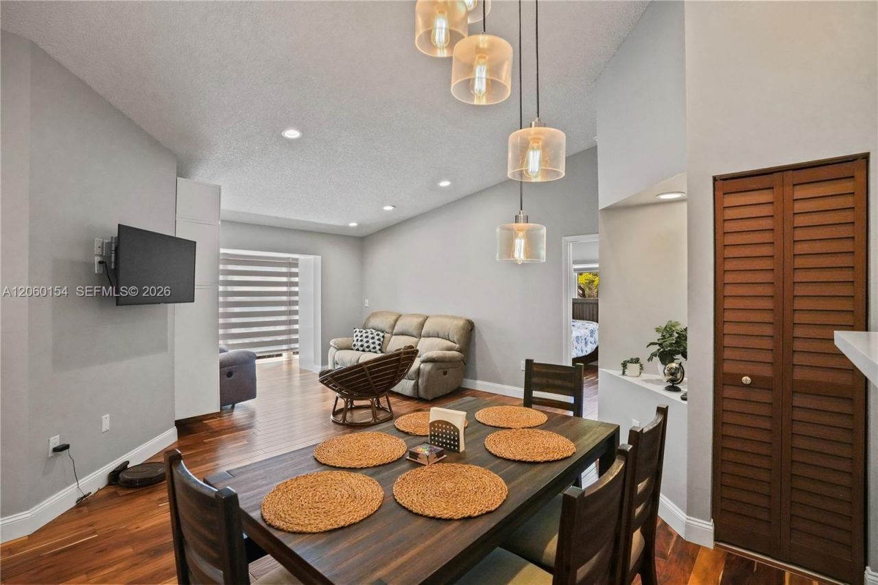 4910 NW 102nd Ave , Unit 203-8, Doral, FL 33178 Photo