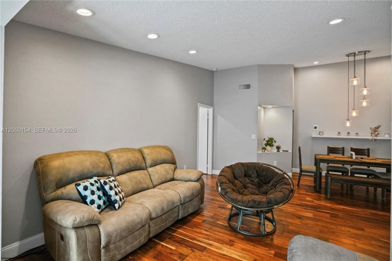 4910 NW 102nd Ave , Unit 203-8, Doral, FL 33178 Photo