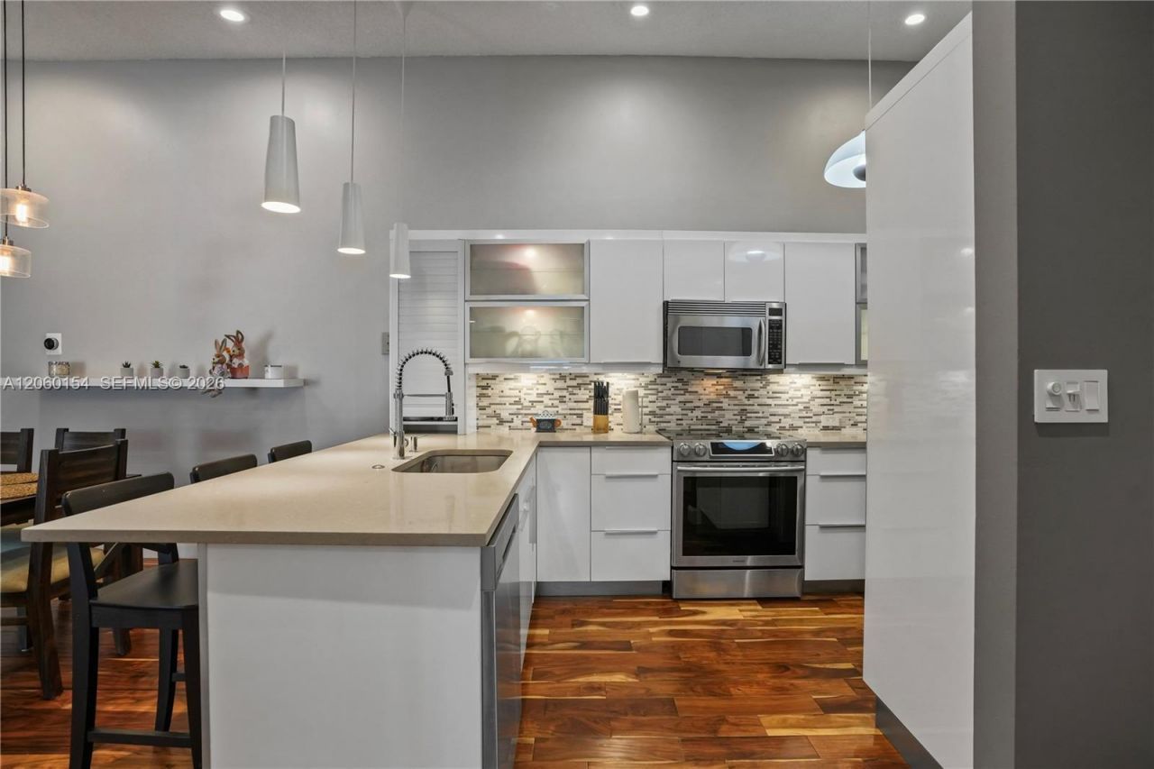 4910 NW 102nd Ave , Unit 203-8, Doral, FL 33178 Photo