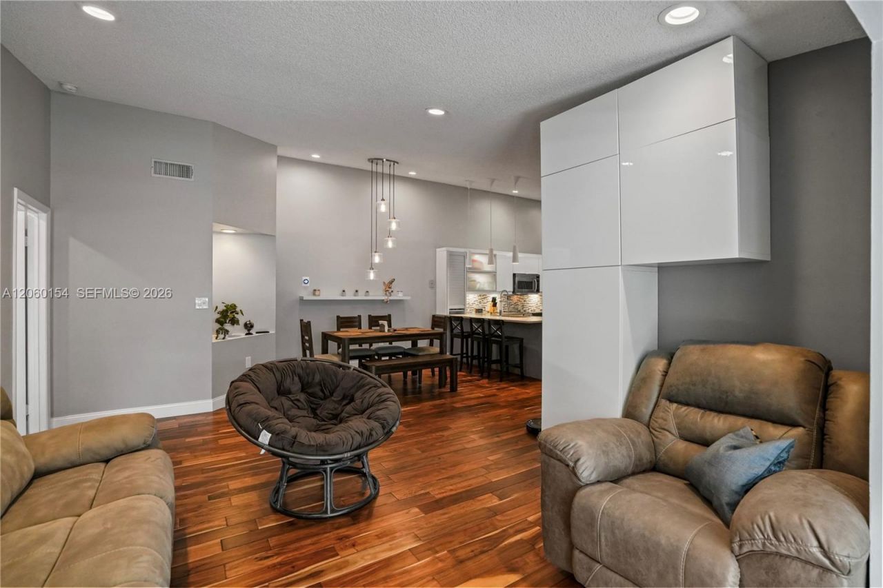 4910 NW 102nd Ave , Unit 203-8, Doral, FL 33178 Photo