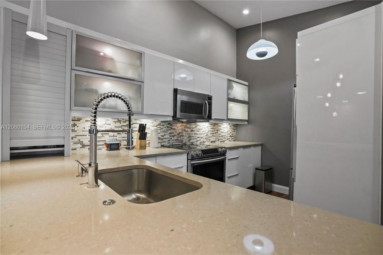 4910 NW 102nd Ave , Unit 203-8, Doral, FL 33178 Photo