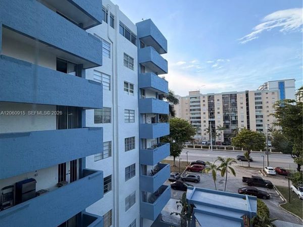 5050 NW 7th St , Unit 511, Miami, FL 33126