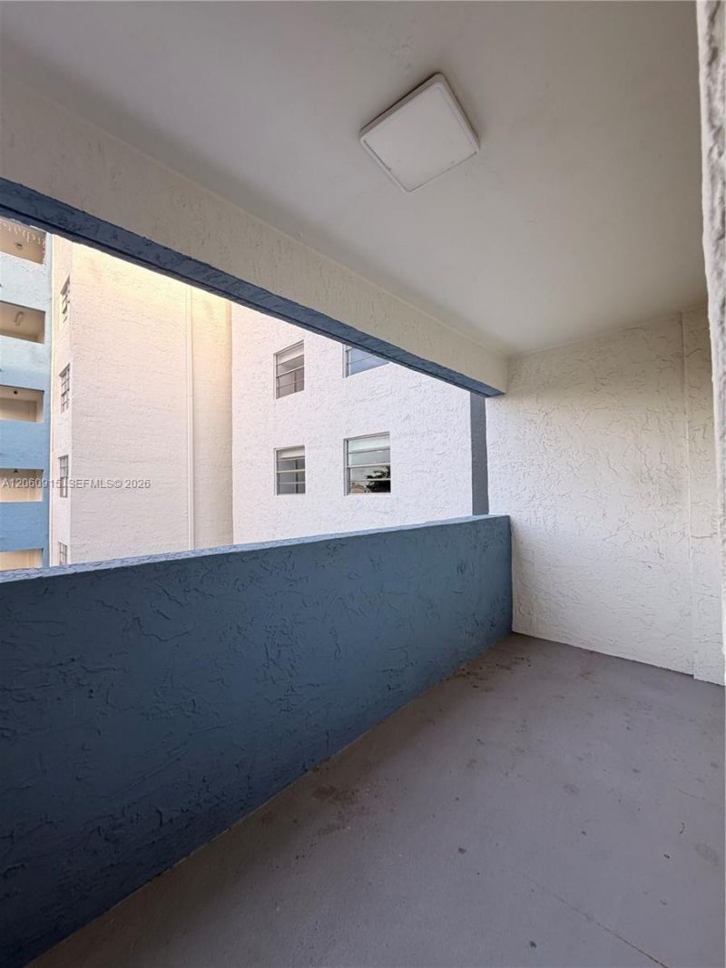 5050 NW 7th St, Unit 511, Miami, FL 33126 Photo