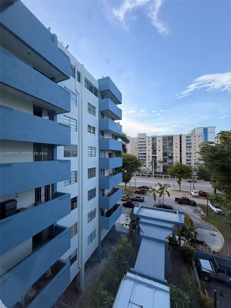 5050 NW 7th St, Unit 511, Miami, FL 33126 Photo