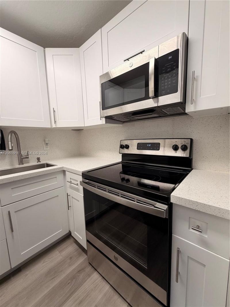 5050 NW 7th St, Unit 511, Miami, FL 33126 Photo