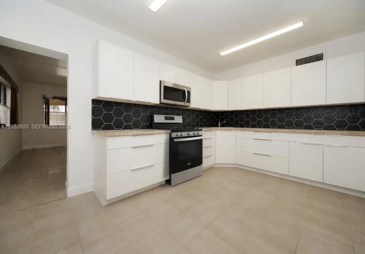 8636 NW 35th Pl, Miami, FL 33147 Photo