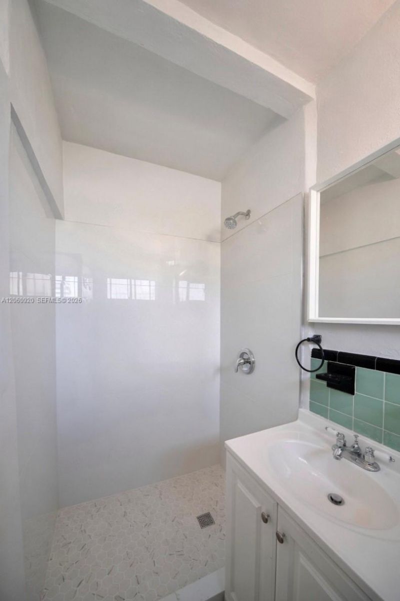 8636 NW 35th Pl, Miami, FL 33147 Photo