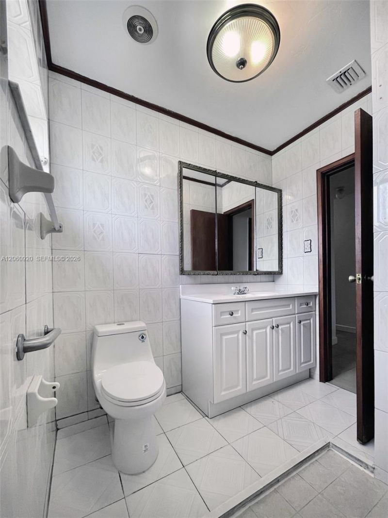 8636 NW 35th Pl, Miami, FL 33147 Photo