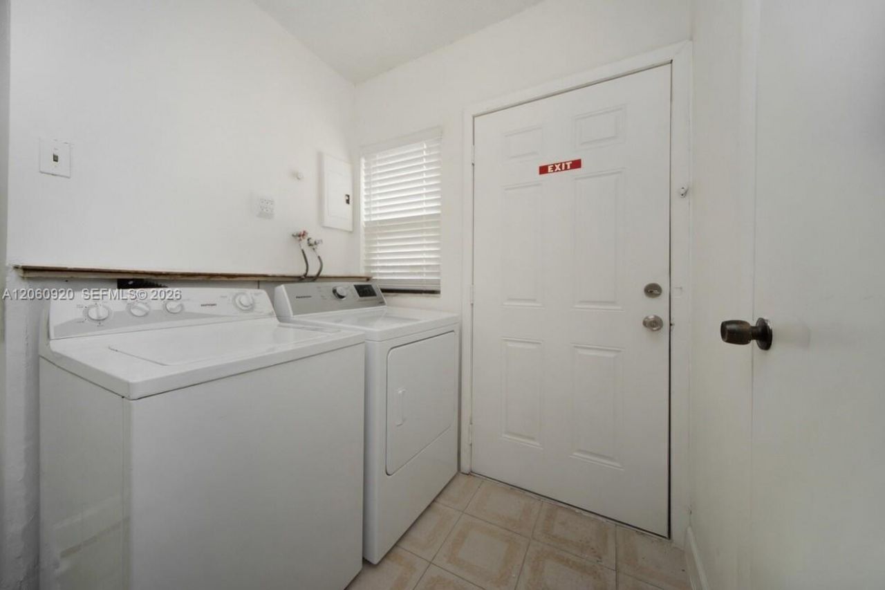8636 NW 35th Pl, Miami, FL 33147 Photo