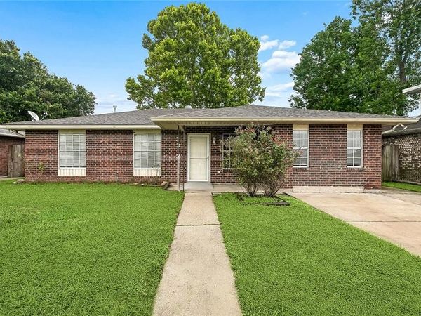 3313 DECOMINE Drive , Chalmette, LA 70043