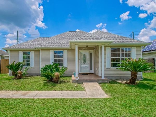 4236 LAC BIENVILLE Drive , Harvey, LA 70058