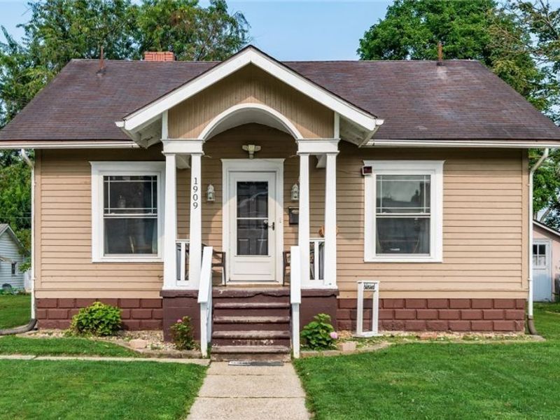 1909 Hazel Avenue , Zanesville, OH 43701 Photo 1