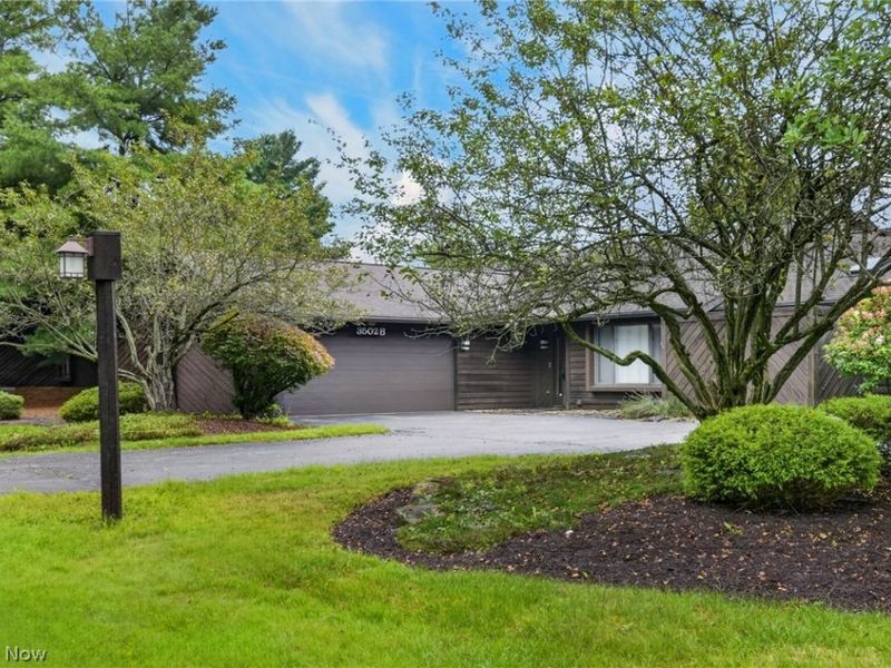 3502 Somerset Drive , Unit B, Youngstown, OH 44505 Photo 2