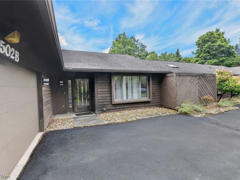 3502 Somerset Drive , Unit B, Youngstown, OH 44505 Photo 4
