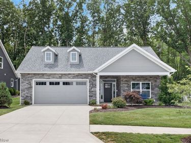 2060 Hawthorn Court, Green, OH 44720