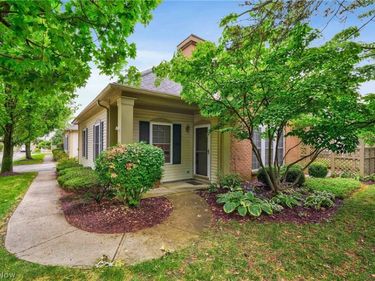 3082 Village Green Drive, Westlake, OH 44145