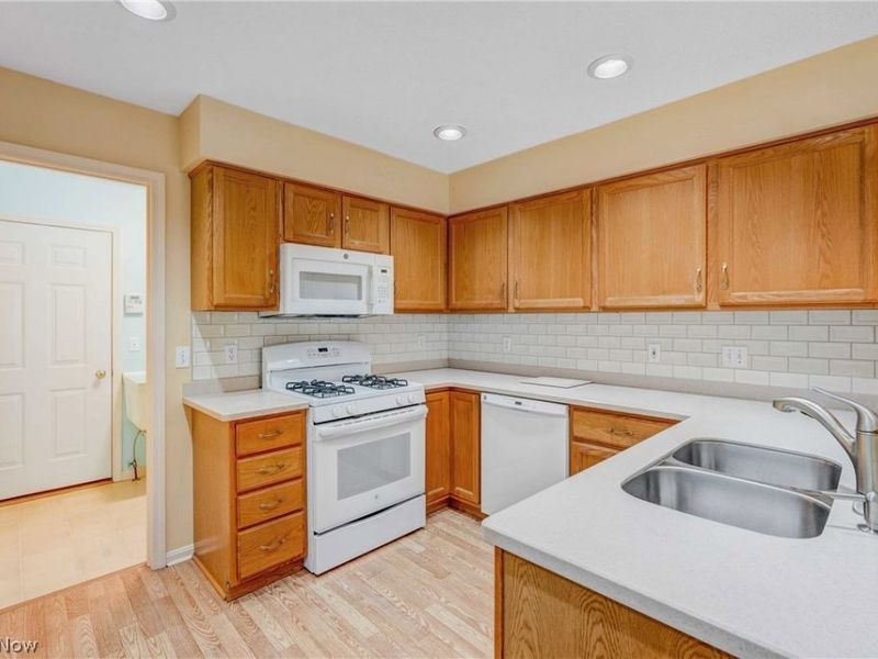 3082 Village Green Drive , Westlake, OH 44145 Photo 13