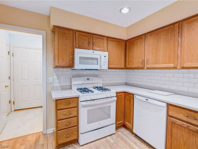 3082 Village Green Drive , Westlake, OH 44145 Photo 16