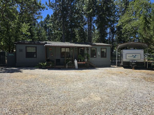 476 S Junction Avenue, Cave Junction, OR 97523