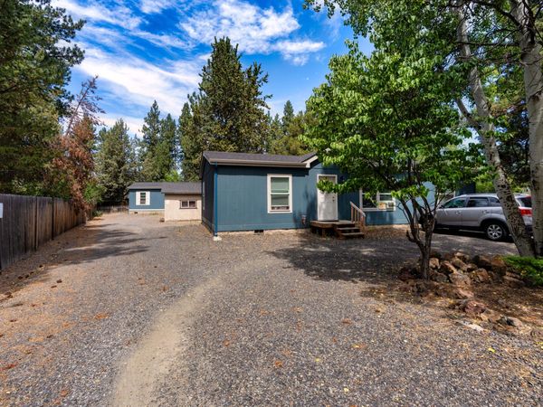 61071 Chuckanut Drive, Bend, OR 97702