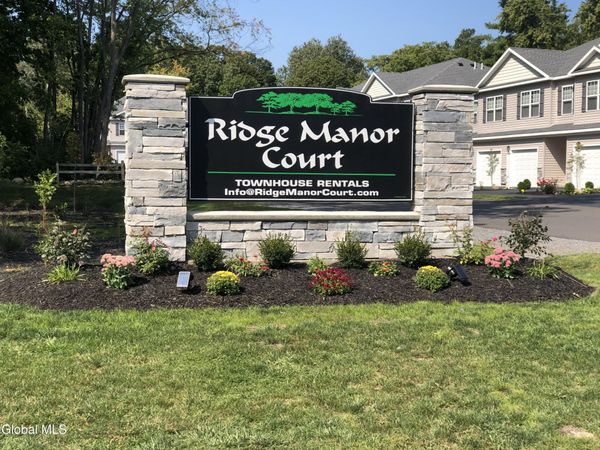 Ridge Manor Court, Unit 2006, Niskayuna, NY 12309