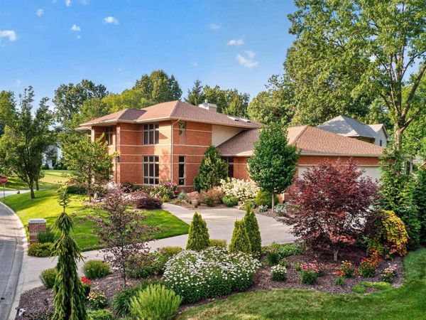 52752 Willow Bend Drive, Granger, IN 46530