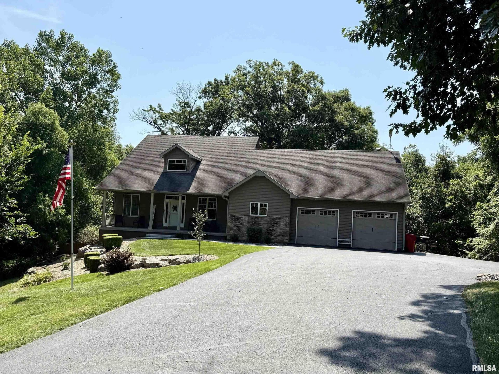22686 White Oaks Lane, Athens, IL 62613 Main Photo