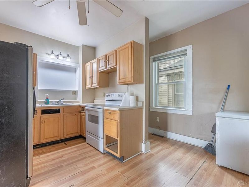 555 E Madison Avenue, Springfield, OH 45503 Photo 9