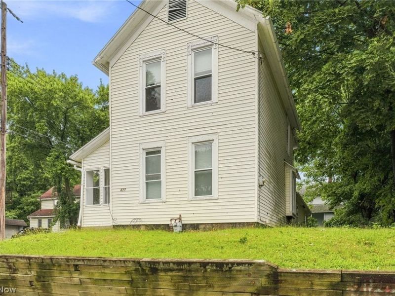 477 Allyn Street, Akron, OH 44304 Photo 2